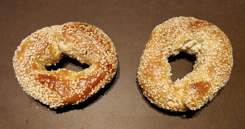Sesame bagels from Fairmount (left) and St-Viateur (right)